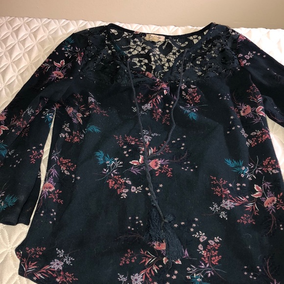 Lily White lace belle sleeve blouse - Picture 3 of 8